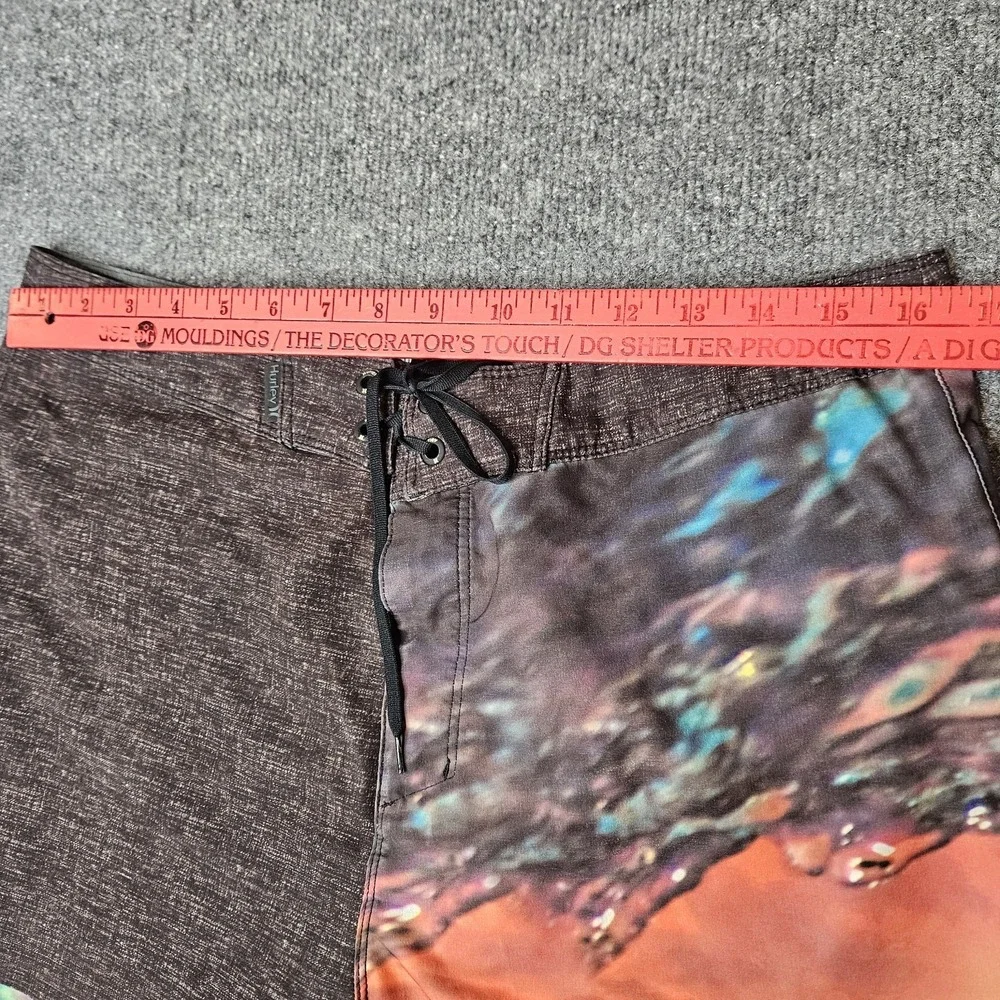 Hurley Clark Little Boardshorts Size 32 Shorebreak Ocean Wave‎ Print